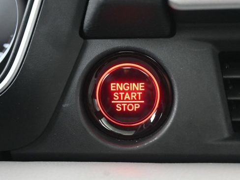 Certified 2025 Honda Pilot Touring image 15
