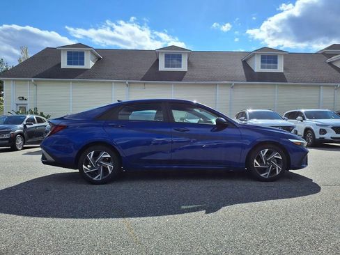 Used 2025 Hyundai Elantra Sport FWD image 4