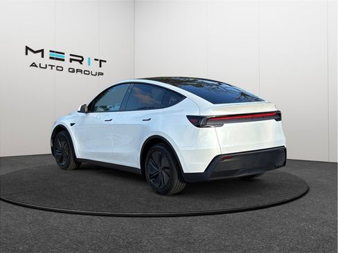 Used 2026 Tesla Model Y Long Range image 7