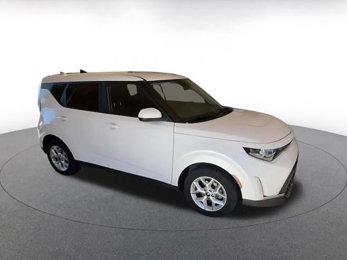 Used 2025 Kia Soul LX w/ LX Technology Package image 2