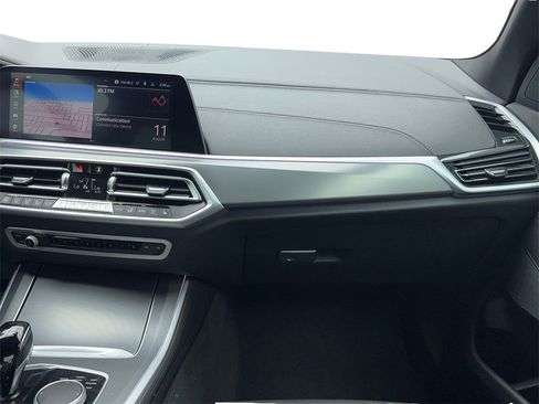 Used 2022 BMW X5 xDrive40i w/ Parking Assistance Package image 18