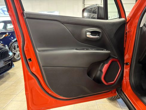 Used 2019 Jeep Renegade Trailhawk image 31