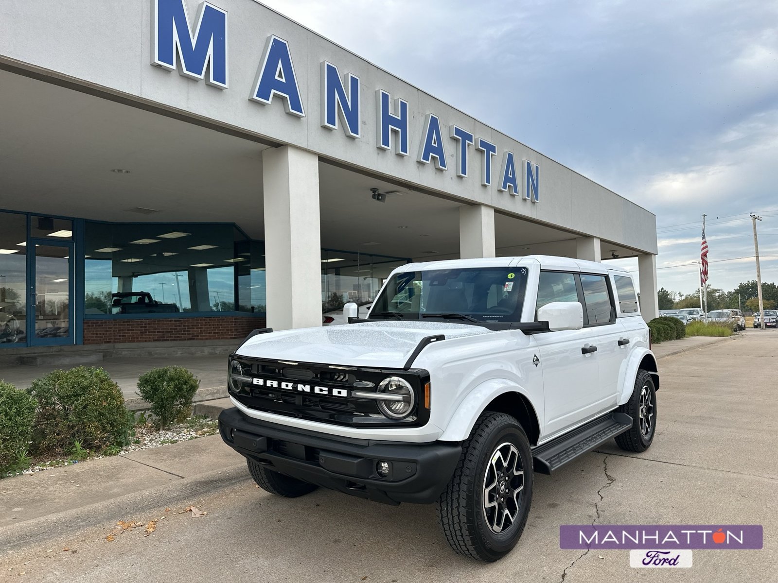 New 2026 Ford Bronco Outer Banks AWD/4WD image 1