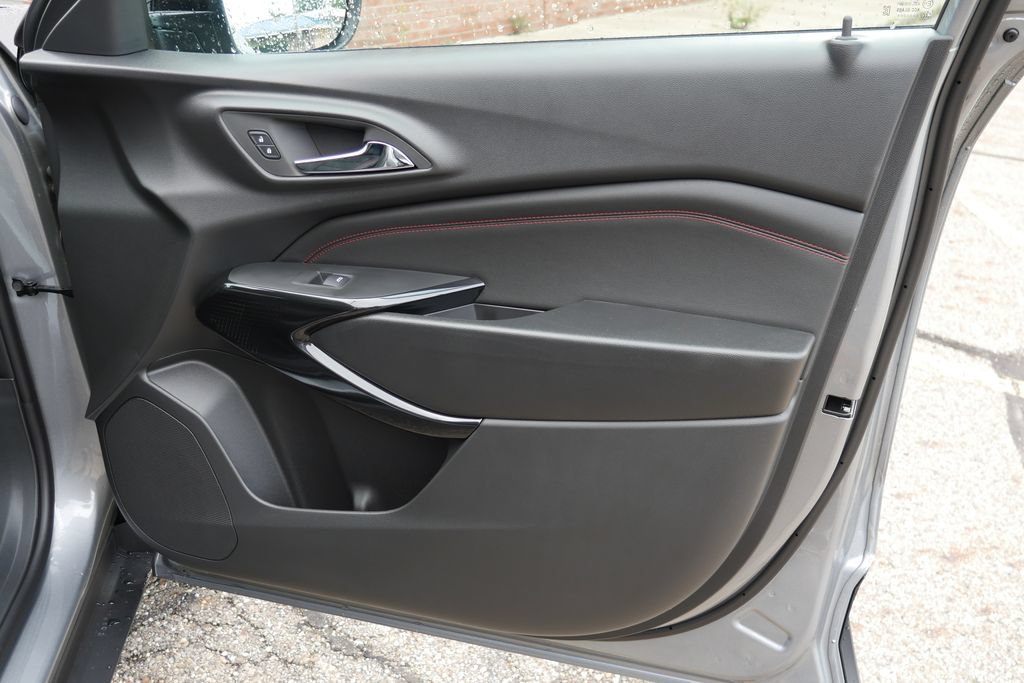 New 2026 Chevrolet Trax RS w/ Sunroof Package FWD image 10