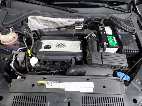 Used 2017 Volkswagen Tiguan Limited w/ Premium Package image 8