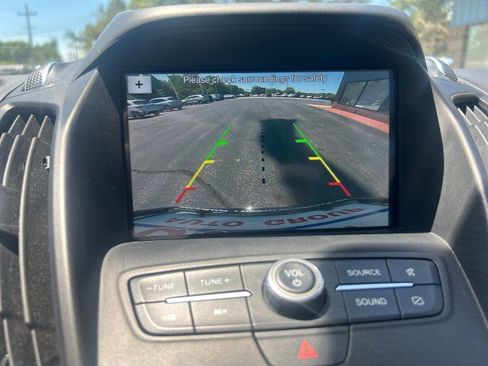 Used 2019 Ford Escape SE FWD image 16