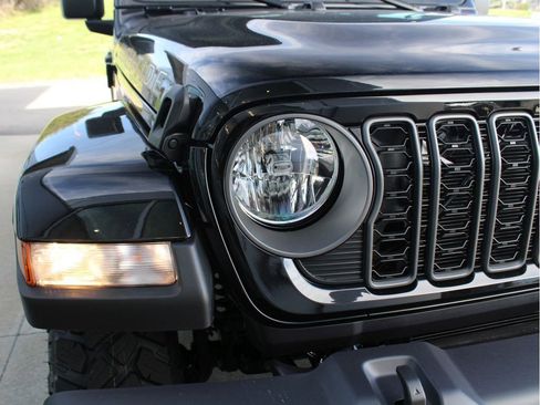 New 2025 Jeep Gladiator Sport image 33