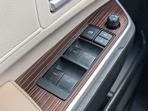 Used 2023 Toyota Sienna XLE image 44