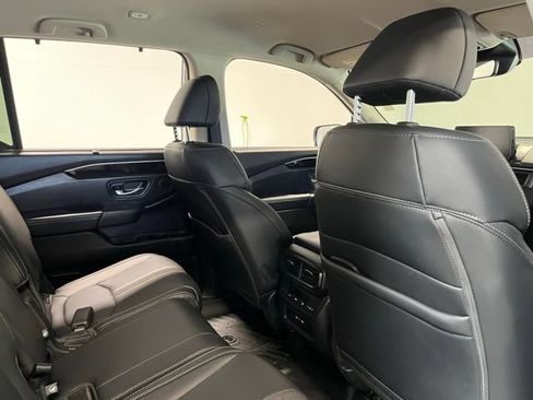 Used 2025 Honda Pilot EX-L image 14