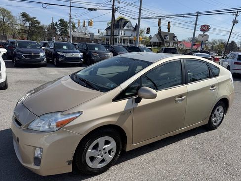 Used 2010 Toyota Prius Three image 1