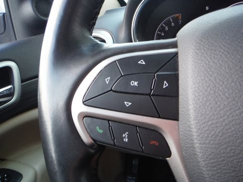 Used 2022 Jeep Grand Cherokee Laredo E w/ Security & Convenience Group AWD/4WD image 43