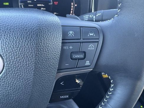 Used 2025 Toyota Camry SE image 17