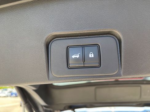 Used 2025 Nissan Rogue SV FWD image 23