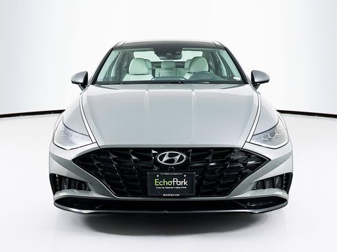 Used 2022 Hyundai Sonata Limited w/ Preferred Accessory Package image 2