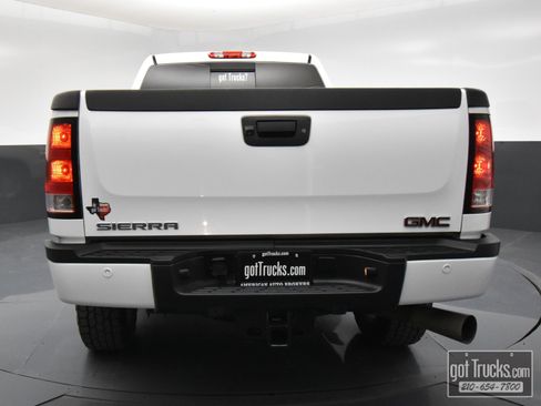Used 2014 GMC Sierra 2500 Denali w/ Suspension Package, Off-Road image 5