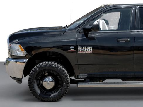 Used 2017 RAM 3500 Tradesman w/ Chrome Appearance Group AWD/4WD image 10