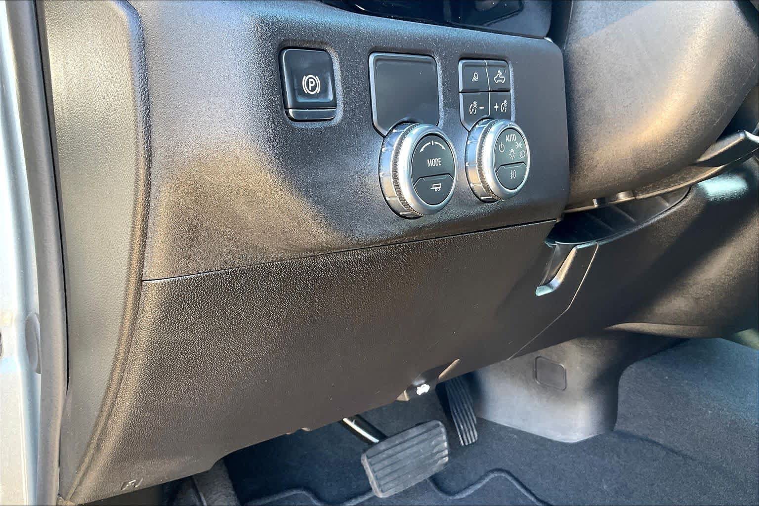 Used 2026 GMC Sierra 1500 SLT RWD image 35