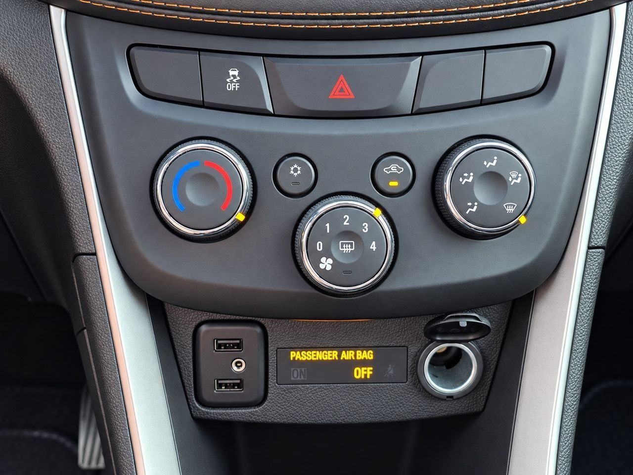 Certified 2020 Chevrolet Trax LT w/ LT Convenience Package AWD/4WD image 21