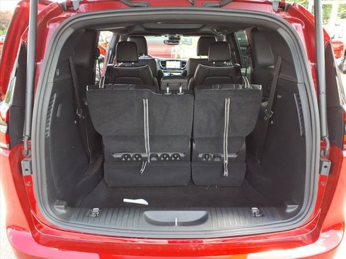 New 2027 Chrysler Pacifica Limited AWD/4WD image 15