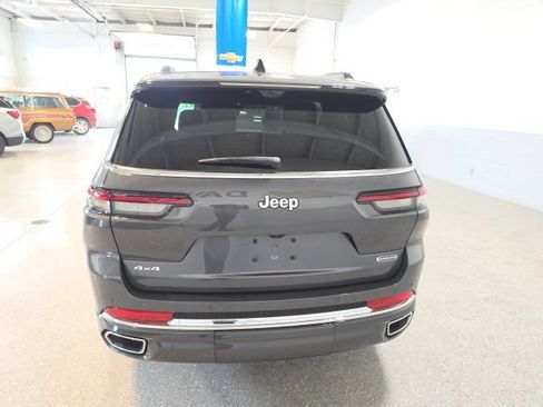 Used 2024 Jeep Grand Cherokee L Overland w/ Luxury Tech Group IV AWD/4WD image 4