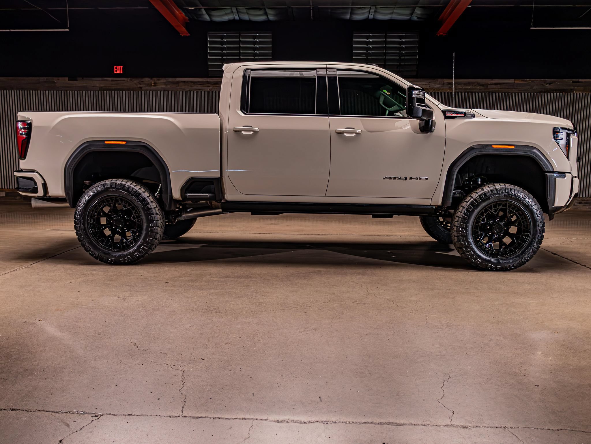 Used 2026 GMC Sierra 2500 AT4 w/ AT4 Premium Plus Package AWD/4WD image 11