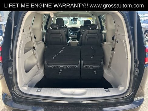 Used 2024 Chrysler Pacifica Touring-L FWD image 40