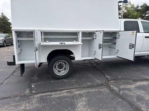 New 2024 RAM 5500 Tradesman w/ Max Tow Package image 19