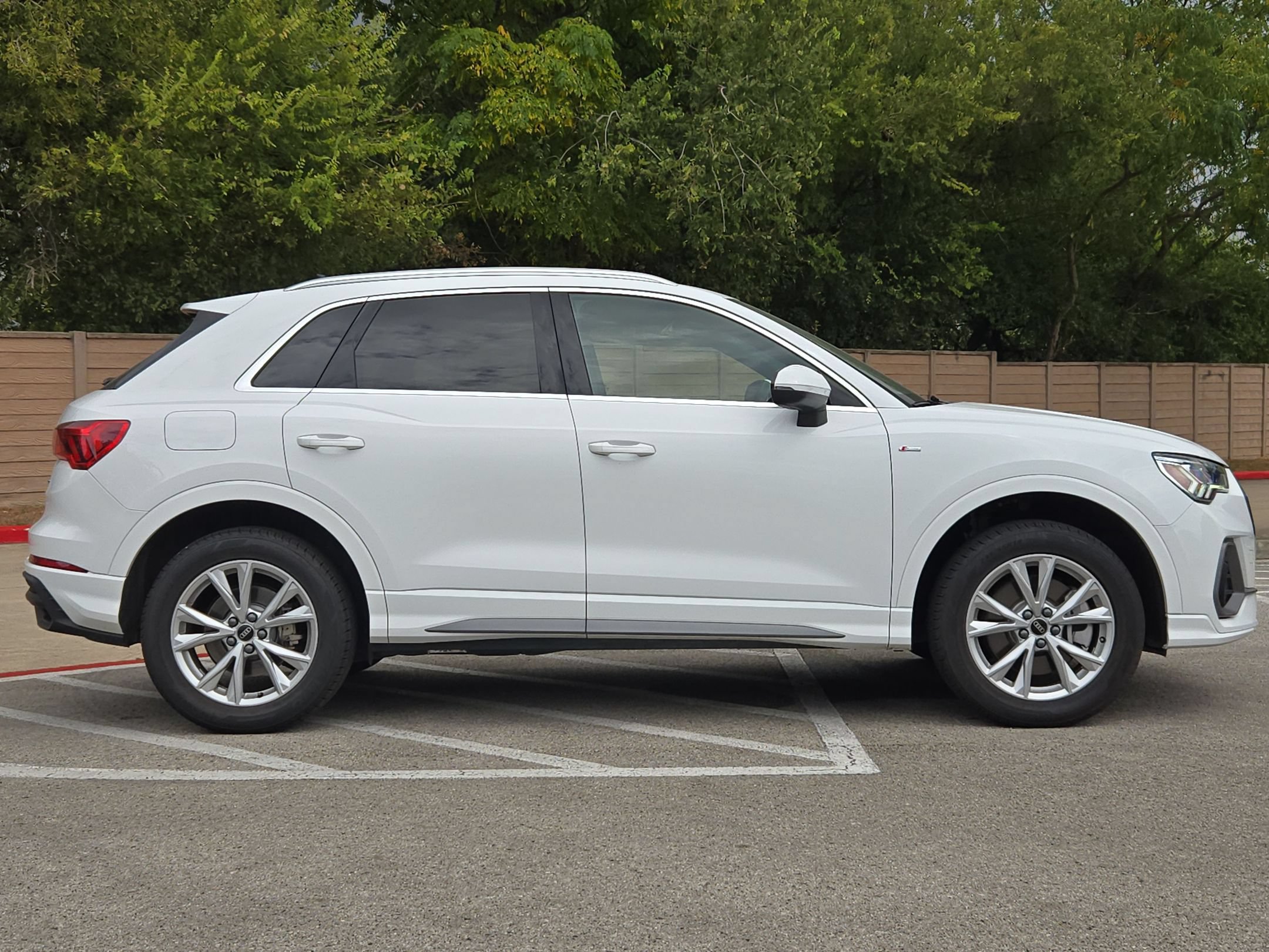 Used 2025 Audi Q3 2.0T Premium AWD/4WD image 2