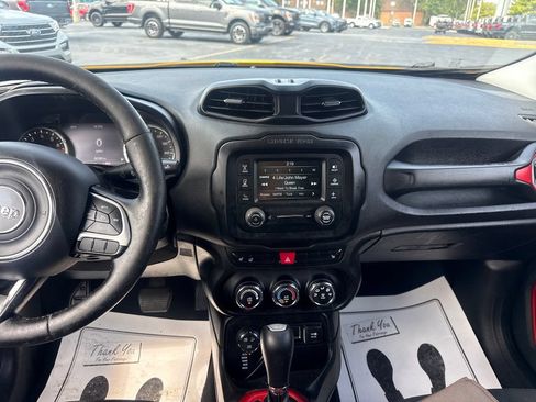 Used 2016 Jeep Renegade Trailhawk w/ Cold Weather Group AWD/4WD image 18