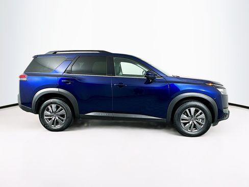 Used 2025 Nissan Pathfinder SV AWD/4WD image 10