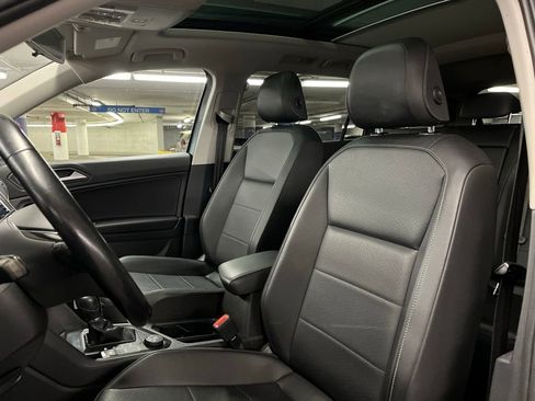 Used 2019 Volkswagen Tiguan SE w/ Panoramic Sunroof Package image 17