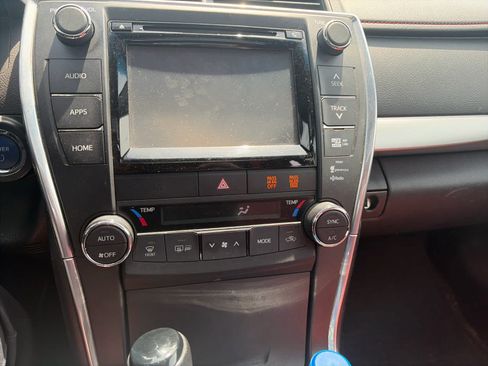 Used 2015 Toyota Camry SE w/ Moonroof Package FWD image 8