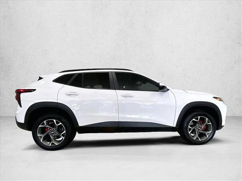 Used 2025 Chevrolet Trax LT w/ Driver Confidence Package FWD image 5