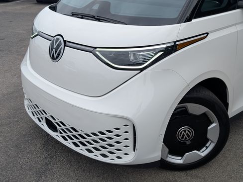 Used 2025 Volkswagen ID. Buzz Pro S RWD image 13