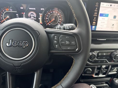 Used 2024 Jeep Wrangler Unlimited Sport AWD/4WD image 20