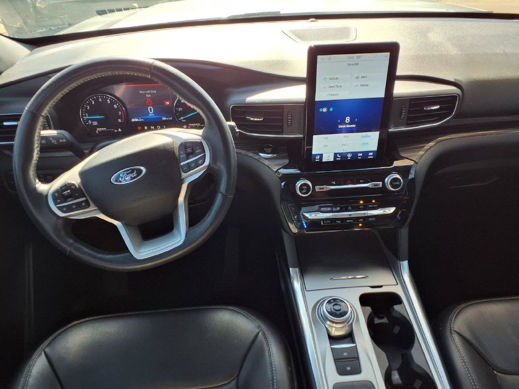 Used 2023 Ford Explorer Limited w/ Limited Technology Package RWD image 12