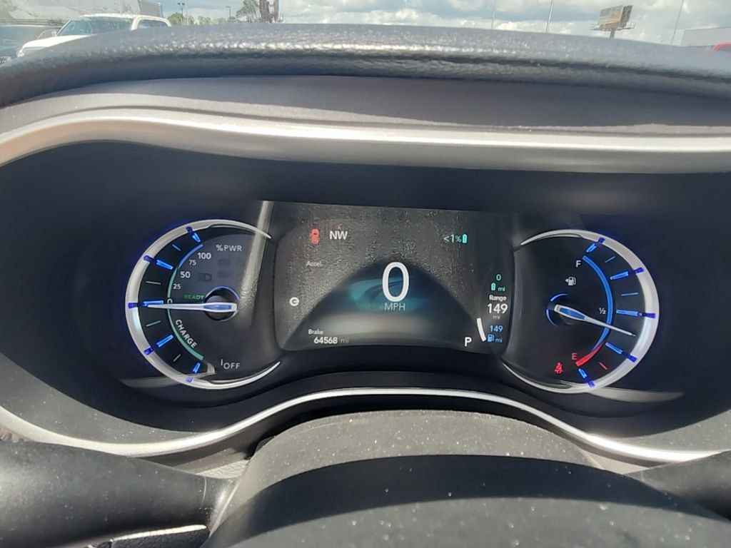 Used 2024 Chrysler Pacifica Limited FWD image 12