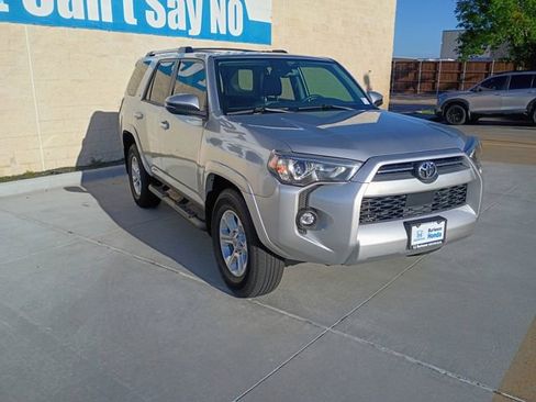 Used 2022 Toyota 4Runner SR5 Premium w/ Moonroof Package RWD image 8