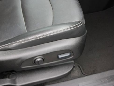 Used 2024 GMC Terrain SLT image 22