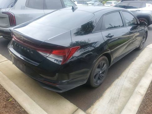 Used 2023 Hyundai Elantra SEL FWD image 4