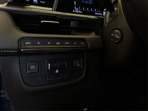 Certified 2024 Cadillac Escalade Premium Luxury Platinum image 22