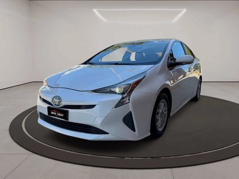 Used 2017 Toyota Prius Four w/ Premium Convenience Package FWD image 3