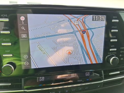 Used 2024 Toyota Sienna XLE Woodland Edition image 27