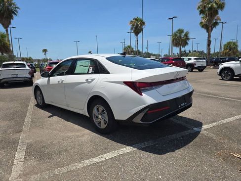New 2026 Hyundai Elantra SE FWD image 4