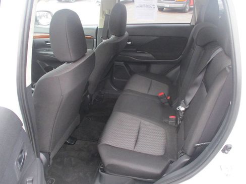 Used 2014 Mitsubishi Outlander GT image 16