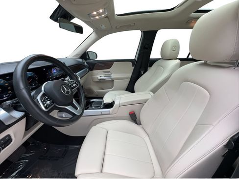 Used 2022 Mercedes-Benz GLB 250 4MATIC w/ Premium Package Lite image 19