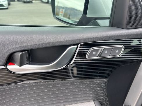 Used 2024 Hyundai Palisade Calligraphy image 5