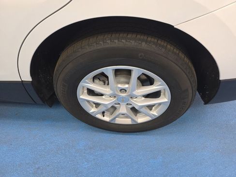 Certified 2024 Chevrolet Equinox LT FWD image 11