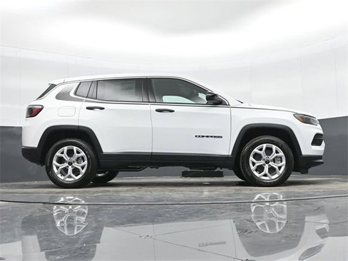 Used 2025 Jeep Compass Sport w/ Mopar Graphics Package image 39
