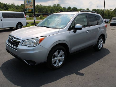 Used 2015 Subaru Forester 2.5i Premium AWD/4WD image 2